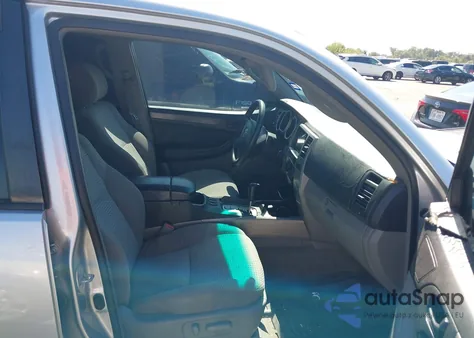 2003 Toyota 4Runner Sr5 V6 z USA, uszkodzony, nr VIN JTEZU14R230004111